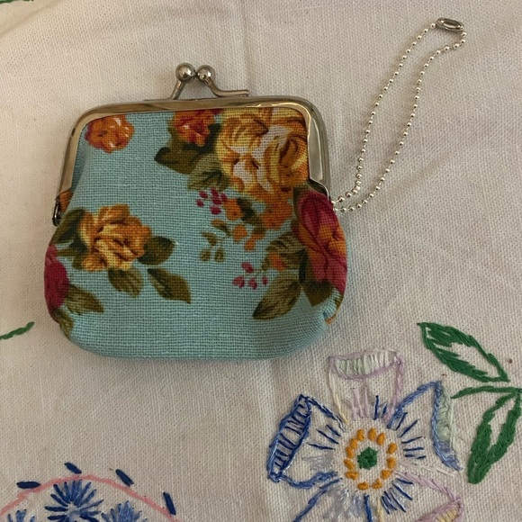 Handmade Handbags - New Handmade Kiss-lock Floral Clutch Coin Purse/Charm